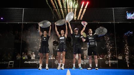 Las duplas ganadoras en Cancún la pasada temporada. De izda. a dcha., Delfi Brea, Gemma Triay, Juan Lebron y Franco Stupaczuk