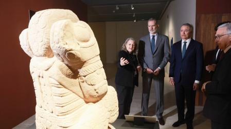 El Rey Felipe VI visita la exposición 'La mitad del mundo. La mujer en el México indígena' que se exhibe en el Museo Arqueológico Nacional (MAN), en Madrid.