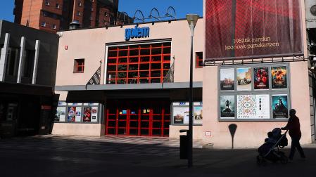 Exterior de Cines Bayona