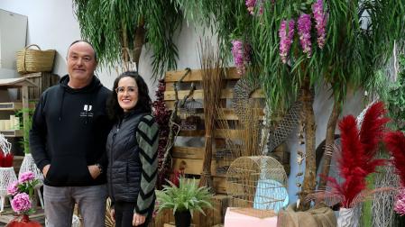Guillermo Guillén y María Belloso en la floristería Guillermo Guillén de Tafalla