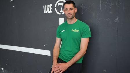 Jon Ander Albisu, en el frontón de Ataun.