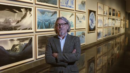 El artista vasco Jesús Mari Lazkano, en su exposición ‘Natura Fugit’, en el MUN