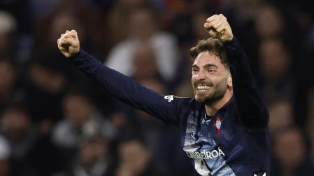 El jugador del Celta Javi Rueda festeja el gol anotado ante el Olympique de Lyon