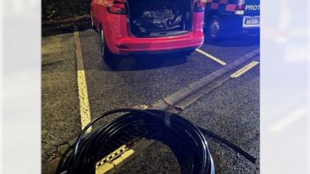 Vehículo en el que los ladrones detenidos estaban guardando el cableado de cobre robado en Sarriguren