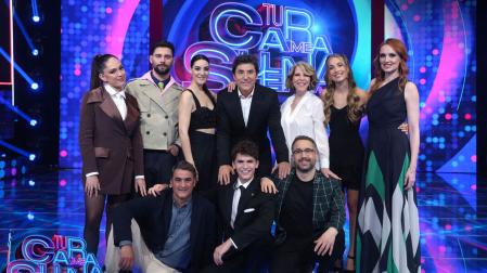 Manel Fuentes con los concursantes de la séptima edición de 'Tu cara me suena'