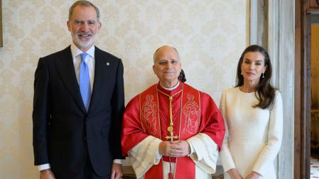 El rey Felipe VI y la reina Letizia han mantenido un encuentro con el papa León XIV en la Santa Sede, audiencia previa al viaje que el pontífice realizará el próximo mes de junio a España