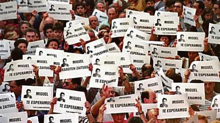 Más de medio millón de personas salieron a la calle el 12 de julio de 1997 para pedir la liberación del concejal del PP Miguel Ángel Blanco, que fue asesinado esa misma tarde.
