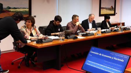 Parlamentarios de Contigo Navarra, PSN y EH Bildu, en el debate parlamentario de los presupuestos de Navarra para 2024