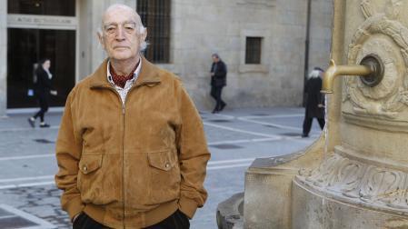 Alfonso Bañón Seijas, fotografiado en 2016 en la pamplonesa Plaza del Consejo
