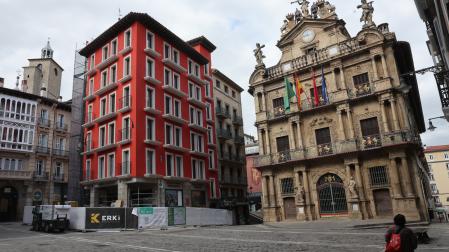 Casa Seminario, con su nuevo color rojizo, en una imagen tomada este 19 de marzo.