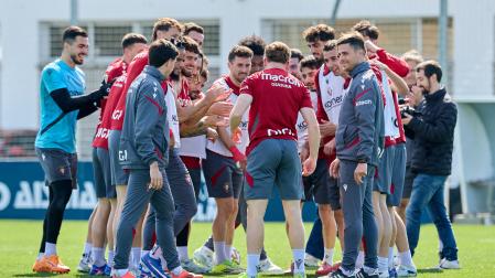 Víctor Muñoz ha sido ovacionado por sus compañeros esta mañana