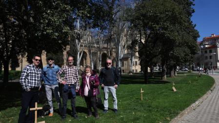 Varios vecinos impulsores de la iniciativa en el parque Serapio Esparza