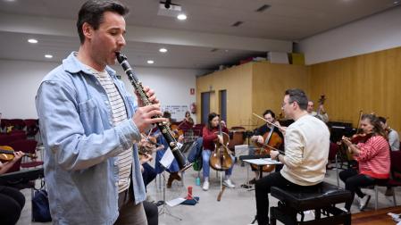 Álvaro Iborra, ensayando este sábado en la Escuela Municipal de Música del Valle de Egüés