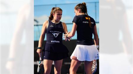 Martina Calvo y Marta Ortega en uno de los partidos del P2 de Cancún
