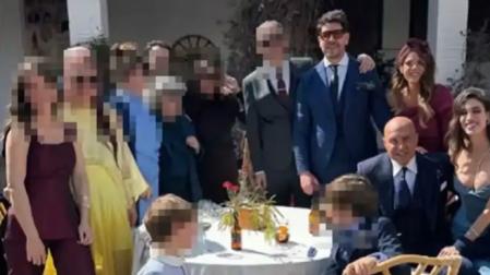 Kiko Matamoros, junto a sus hijos Diego y Laura, y su mujer Marta López Álamo y otros familiares, en una foto de la boda compartida en Instagram por su hijo