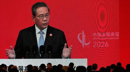 El primer ministro chino, Li Qiang, durante su discurso en la inauguración del Foro de Desarrollo de China 2026