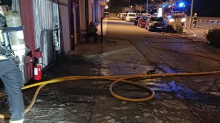 Bomberos extinguen un incendio en una bajera en Viana, sin heridos