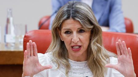 La vicepresidenta segunda del Gobierno y ministra de Trabajo, Yolanda Díaz, interviene en la reunión que los responsables de las formaciones que integran Movimiento Sumar han mantenido este lunes