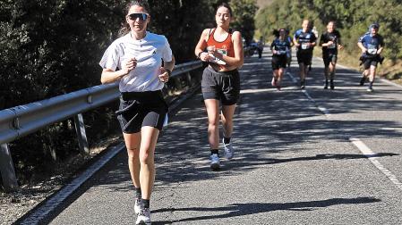 Participantes en el ascenso al puerto de Etxauri de la edición de 2025