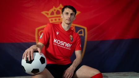 Ante Budimir, con la camiseta retro