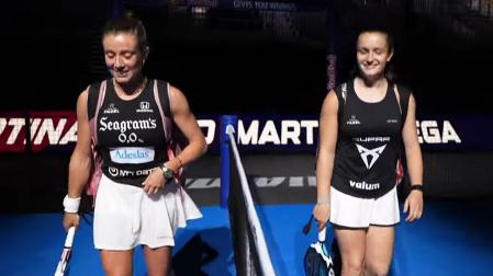 Marta Ortega y Martina Calvo saltan a la pista central del P1 Miami - EE UU