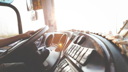 Imagen de archivo de un conductor al volante