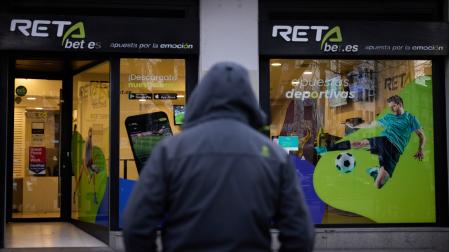 Un local de apuestas deportivas en un barrio de Pamplona.