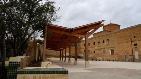 El denominado ágora cultural, un espacio abierto, con una pérgola y la fuente, ya terminado