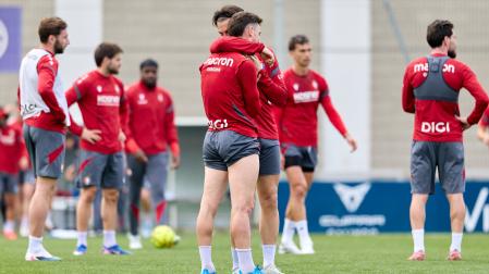 Juan Cruz y Kike Barja, dos de los que acaban contrato