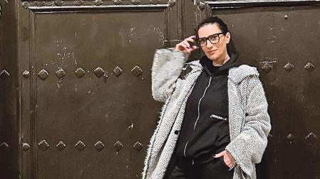 Laura Pausini, fotografía en la puerta de la Cámara de Comptos de Navarra