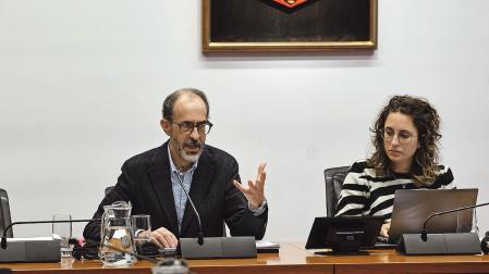 El ingeniero de Minas Javier Ruiz, durante su comparecencia en el Parlamento el pasado 26 de noviembre.