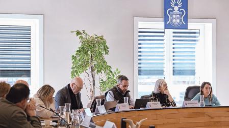 A la derecha, parte del equipo de gobierno de Barañáin y la alcaldesa María Lecumberri (UPN).
