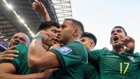 Jugadores de Bolivia celebran un gol este jueves, en un partido de repechaje para la Copa Mundial 2026 entre Bolivia y Surinam en el estadio BBVA en Guadalupe (México).