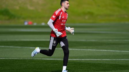 Joan García durante un entrenamiento con la selección española