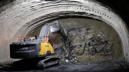 Foto de la visita de autoridades a las obras del nuevo túnel de Belate