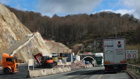 Foto de la visita de autoridades a las obras del nuevo túnel de Belate