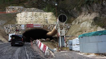 Foto de la visita de autoridades a las obras del nuevo túnel de Belate