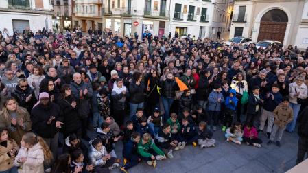 Alrededor de 700 personas se congregaron en la plaza de los Fueros de Tudela.