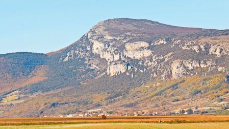 Imagen de archivo de la sierra de Etxauri desde la cendea de Cizur.