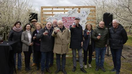 Pacharán Azanza (3º y 4º por la izquierda) y Licores Usua (2º y 3º por la derecha) fueron homenajeados