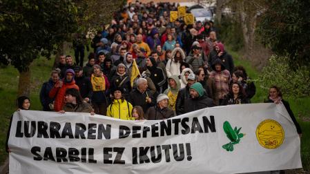 Manifestación en Etxauri contra el proyecto fotovoltaico en la sierra de Sarbil