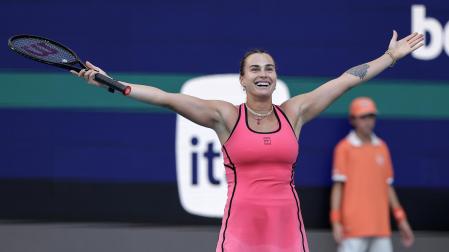 Sabalenka celebra su victoria en el Masters 1000 de Miami