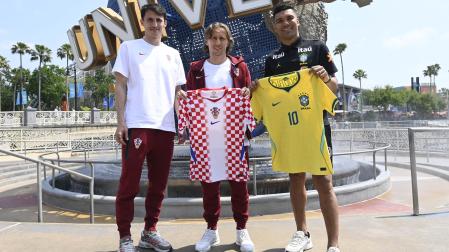 Budimir, junto a Modric y Casemiro, en el parque temático de Universal Studios de Orlando