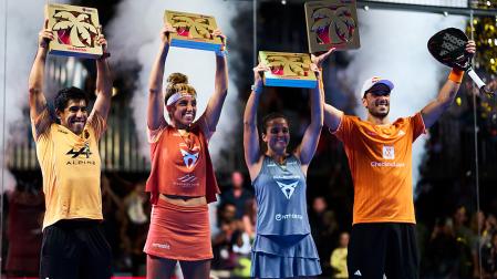 De izda. a dcha., Fede Chingotto, Bea González, Paula Josemaria y Ale Galán tras ganar en Miami