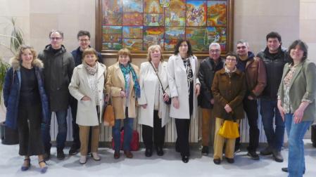 María Inés Sáinz junto a la alcaldesa rodeada de familiares