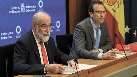 El consejero de Salud, Fernando Domínguez, junto al director de Salud, Antonio López