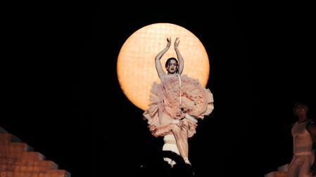 Fotografía facilitada por la organización del concierto de Rosalía este lunes en el Movistar Arena de Madrid