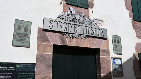 Fachada del Museo de las Brujas de Zugarramurdi