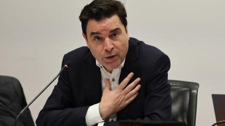 El exgerente de la empresa pública Nasuvinsa Alberto Bayona, durante su comparecencia en la comisión del Parlamento de Navarra