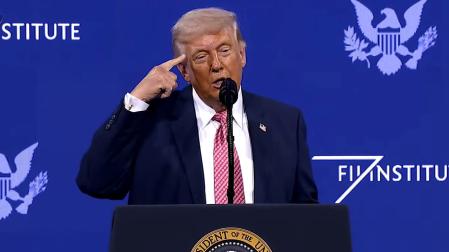 Captura de video de una transmisión de la Casa Blanca del presidente de Estados Unidos, Donald Trump